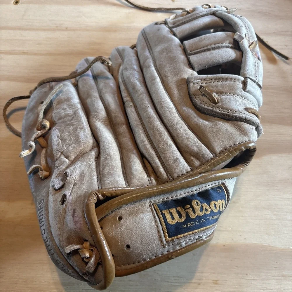 WILSON DETROIT TIGERS MARK THE BIRD FIDRYCH A2250 VINTAGE GLOVE RHT FAIR COND.